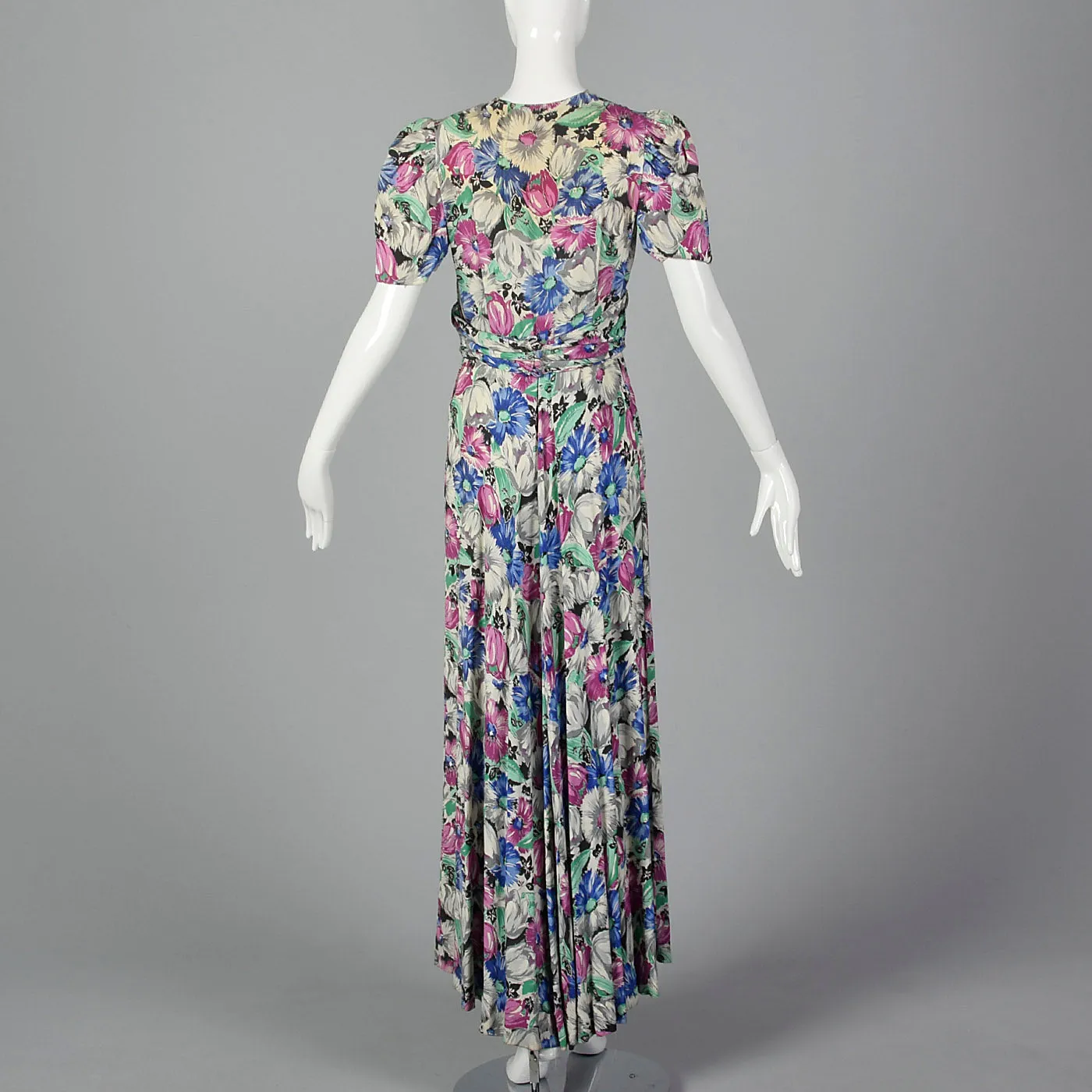 1940s Gorgeous Floral Print Rayon Dress