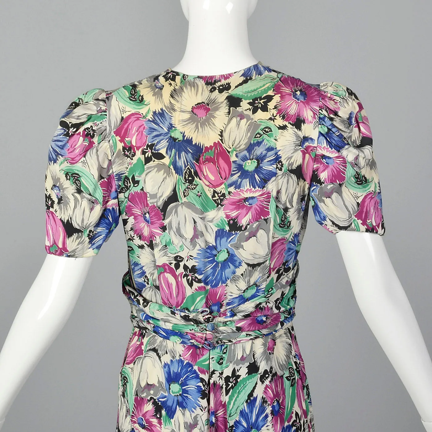 1940s Gorgeous Floral Print Rayon Dress