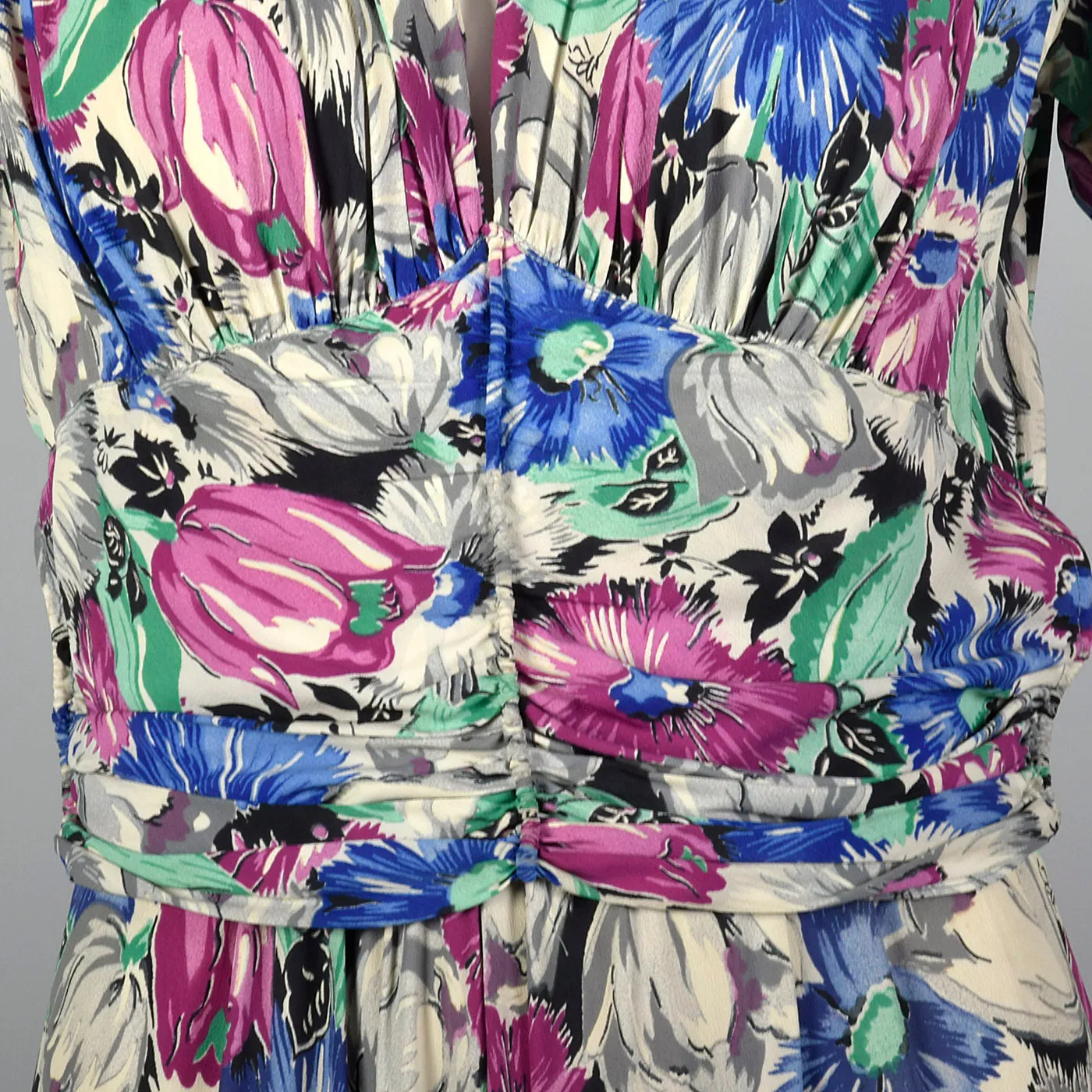 1940s Gorgeous Floral Print Rayon Dress