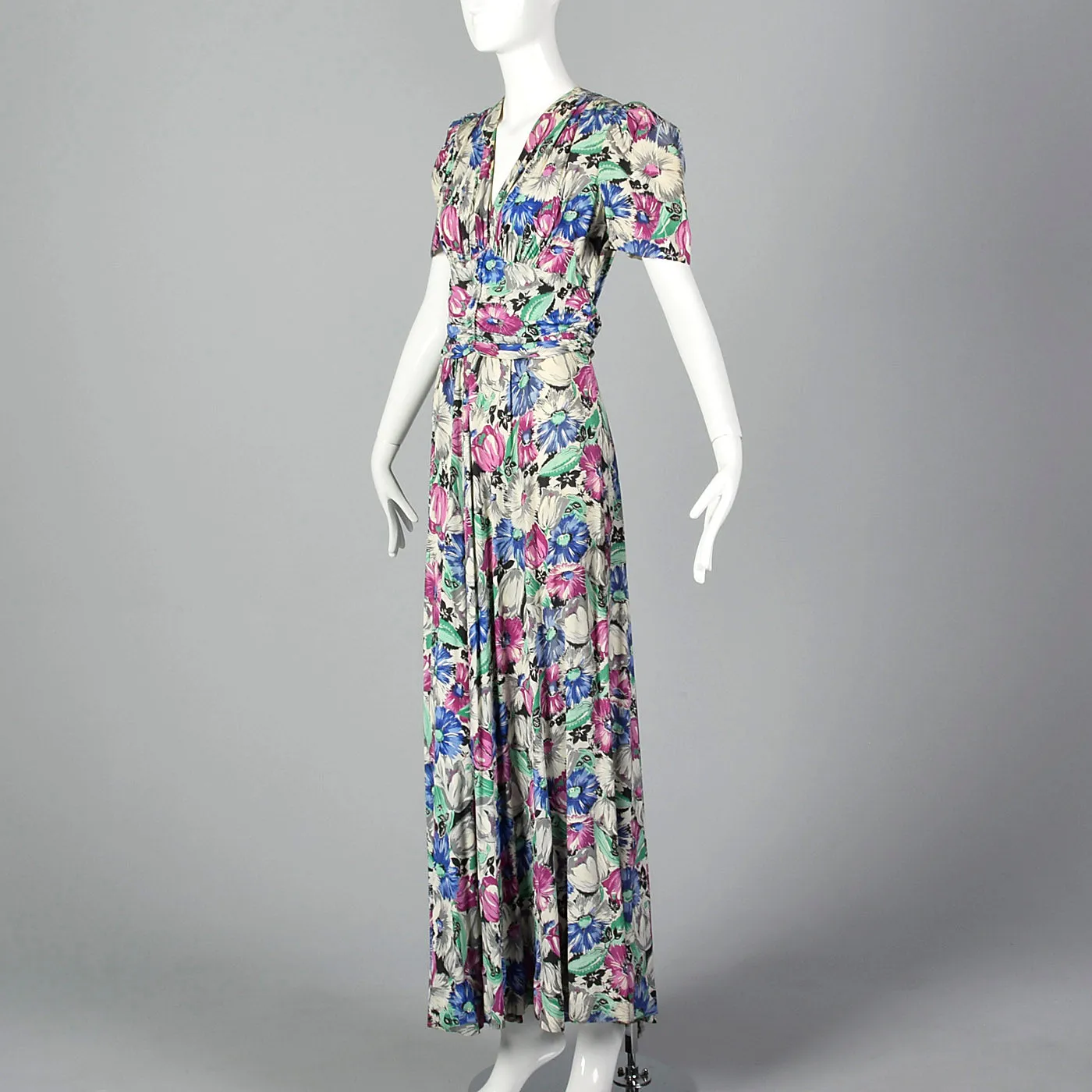 1940s Gorgeous Floral Print Rayon Dress