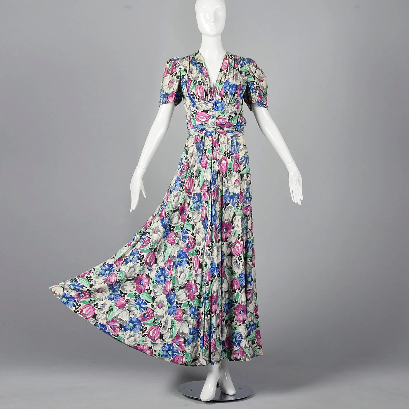 1940s Gorgeous Floral Print Rayon Dress