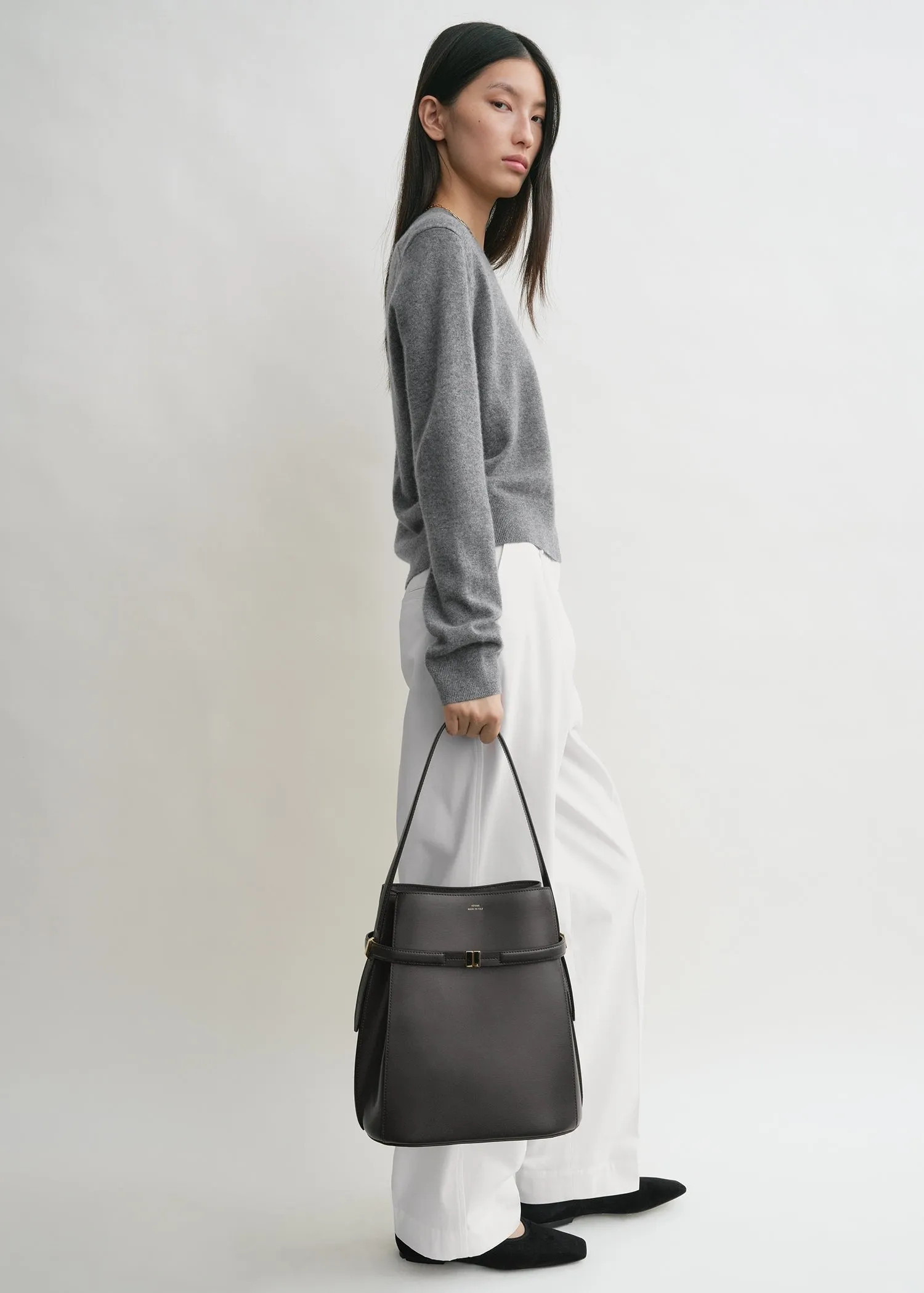 Belted leather bucket bag bark