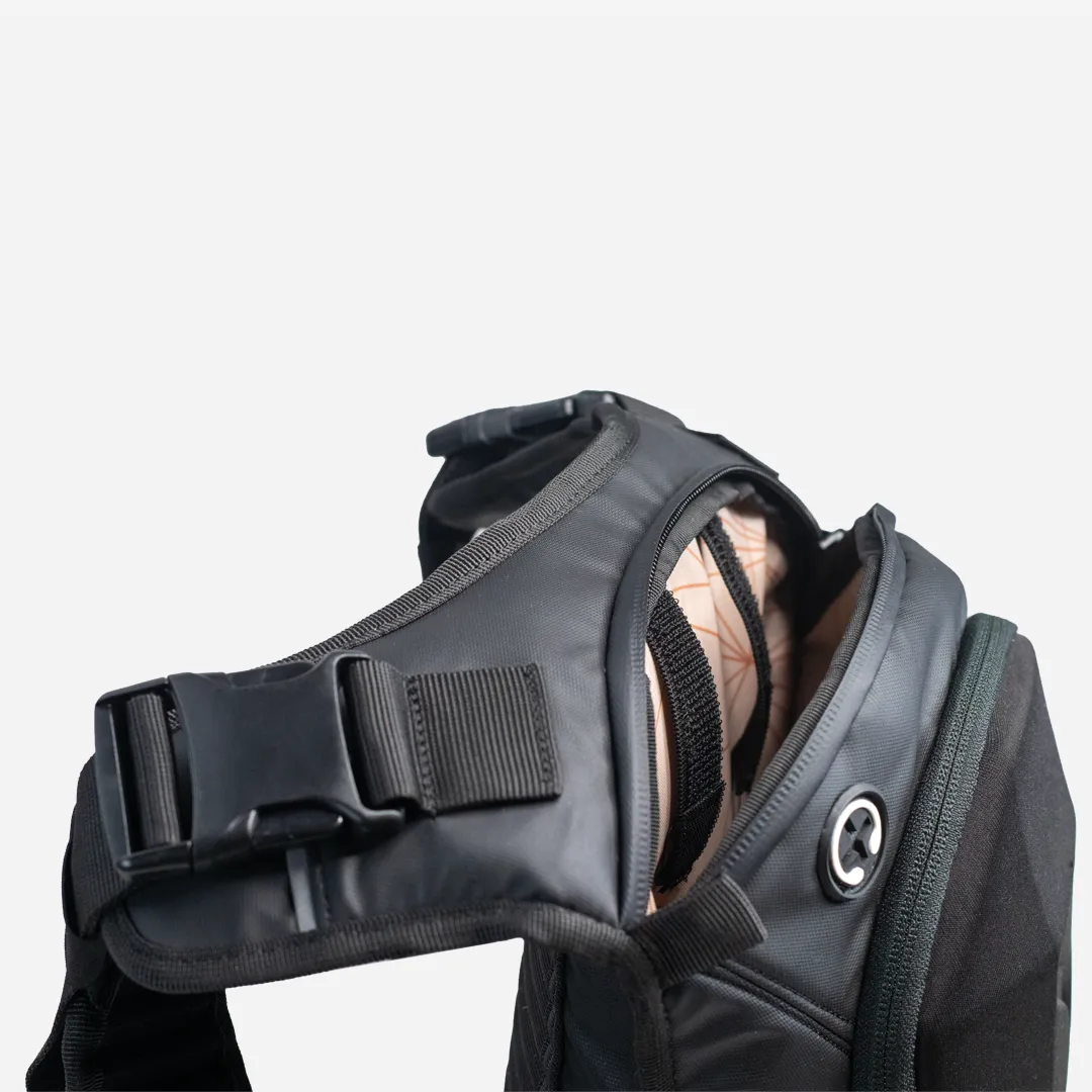 CARBONADO Y07 Hydration Pac (Black)