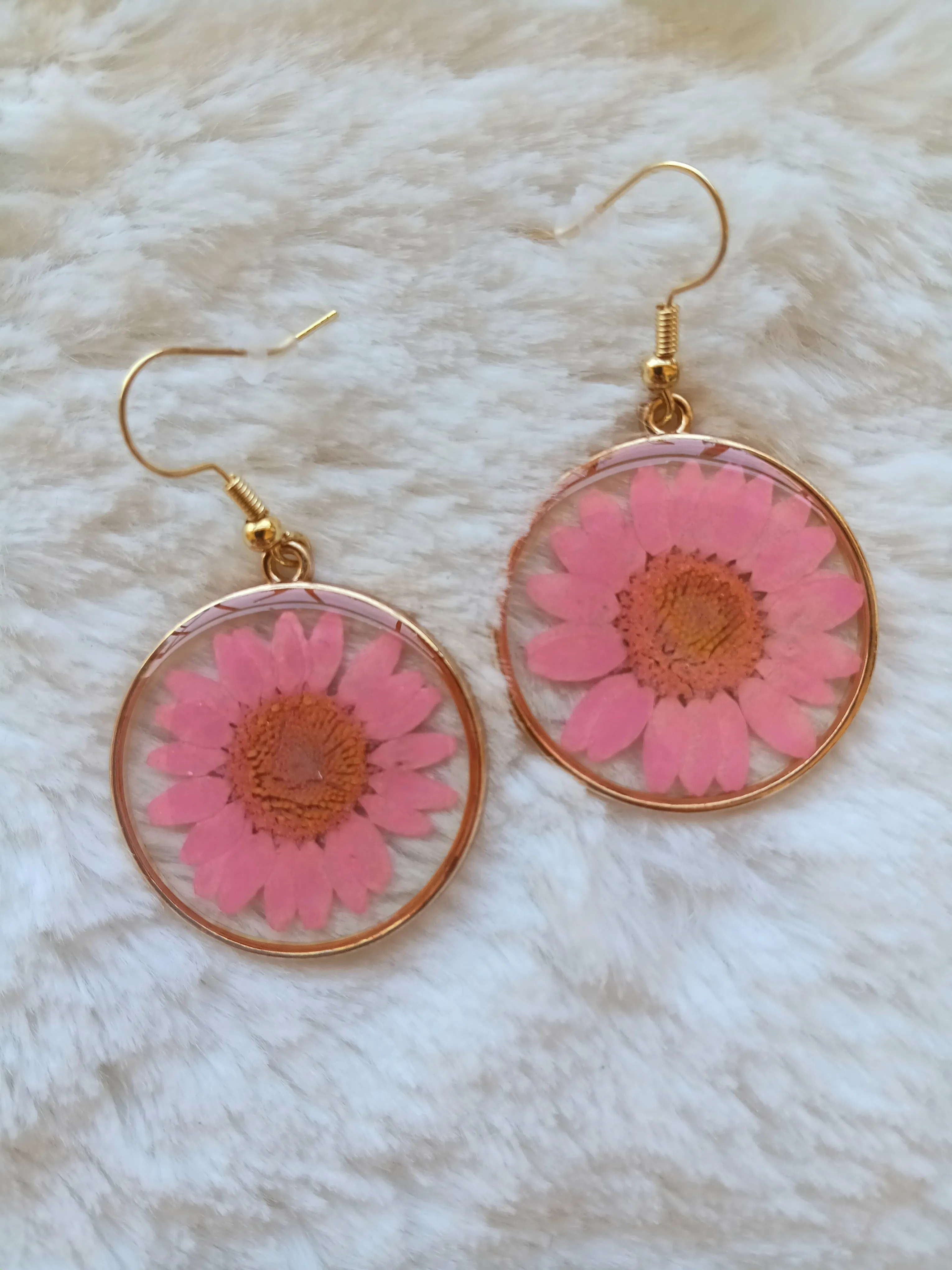 Gorgeous Dried Flower Round Earrings