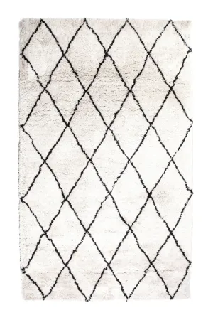 Natural & Black Diamond Rug 6’5” x 9’5” | By-Boo Rox