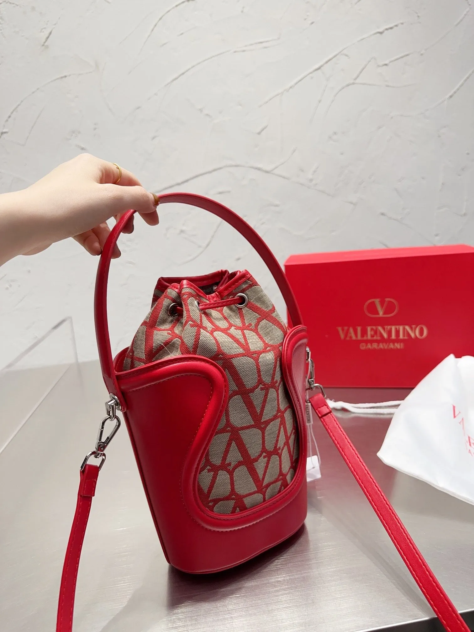 VLTN075 LE CINQUIEME TOILE ICONOGRAPHE BUCKET BAG / W5.5xH8.2xD3.9 in